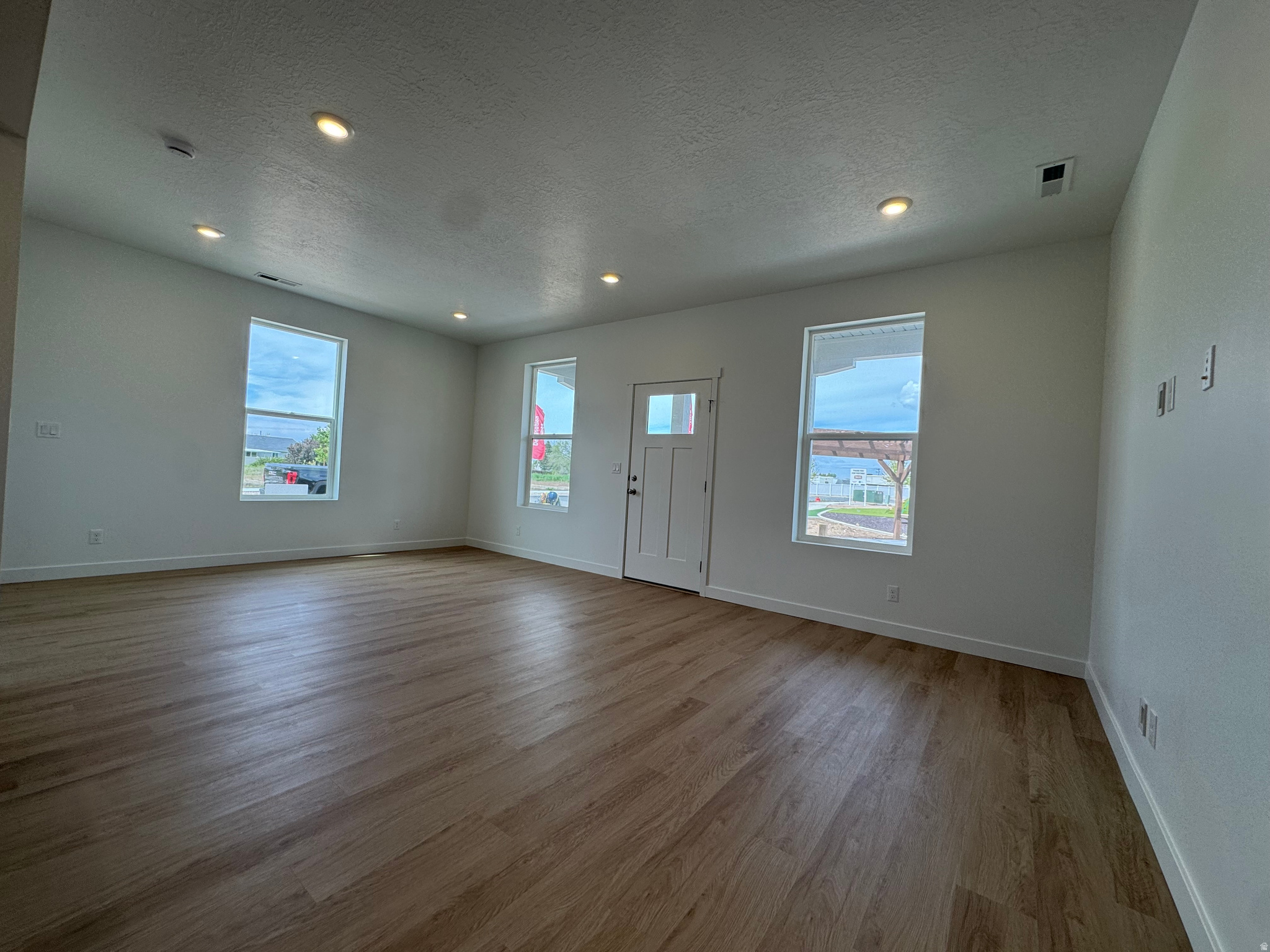 TRAILSIDE - Residential