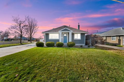 Photo of 2864 S BEVERLY ST E, Salt Lake City, UT 84106 (MLS # 2125387)