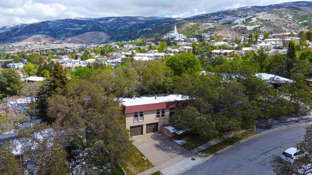 Photo of 1349 MADERA DR, Bountiful, UT 84010 (MLS # 2153192)
