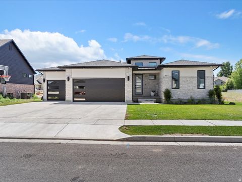 Photo of 407 W 275 N, Morgan, UT 84050 (MLS # 2148850)