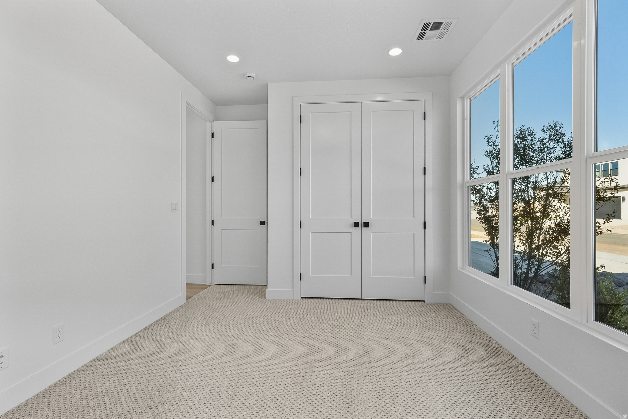 SAND POINT - Residential