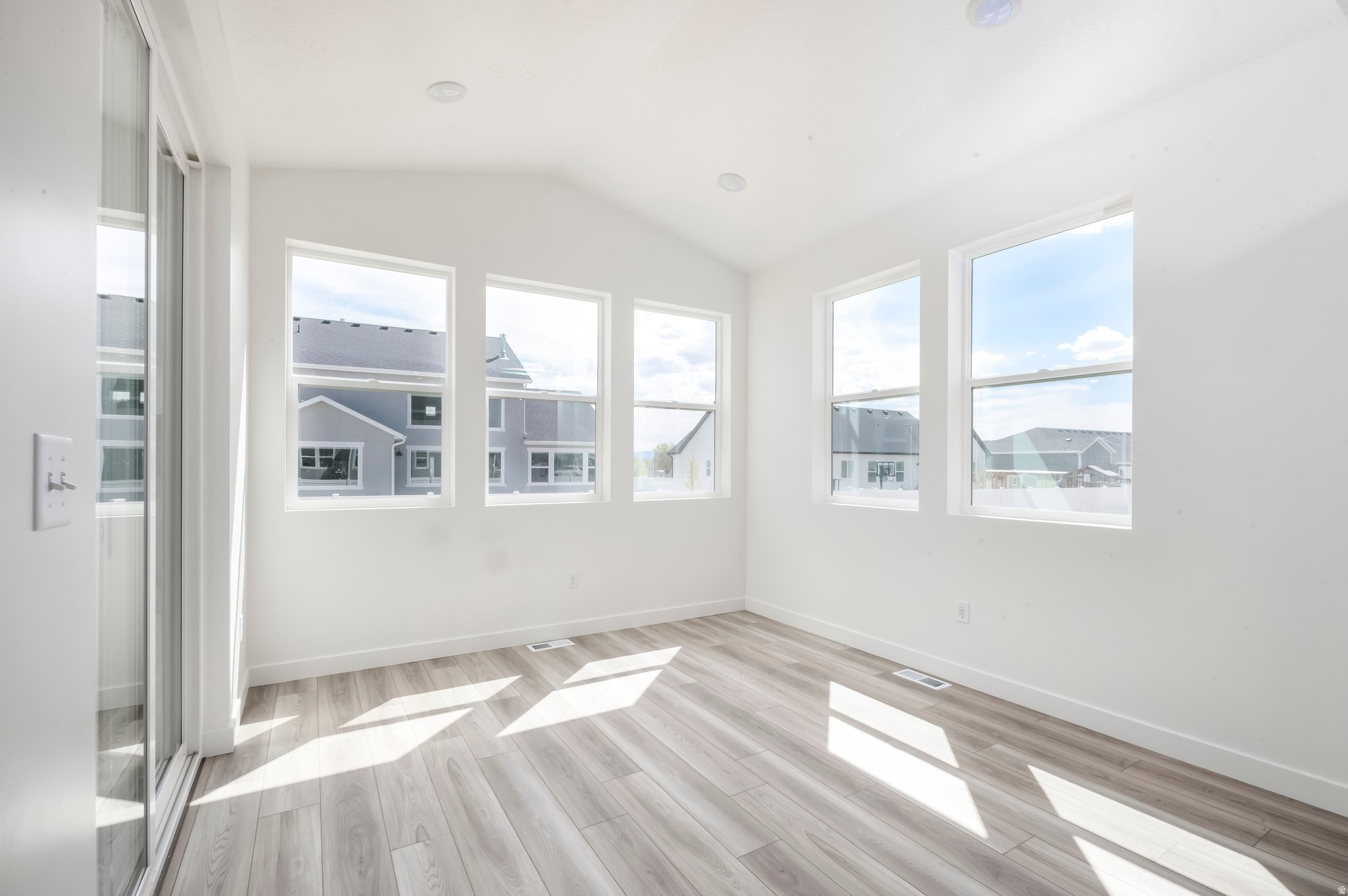 THE ESTATES AT SUNSET FLATS - Residential