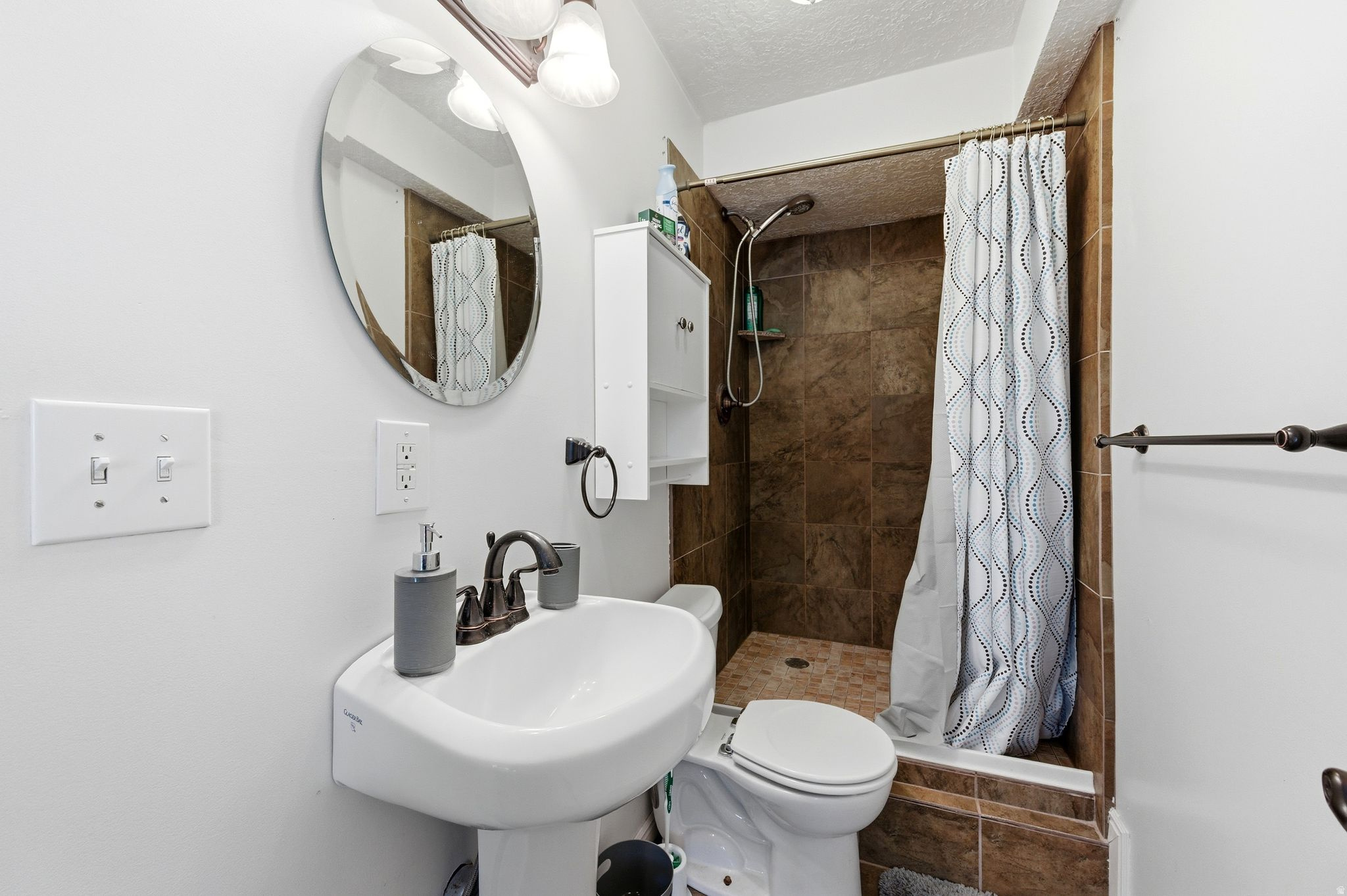 ROYAL MEADOWS - Residential