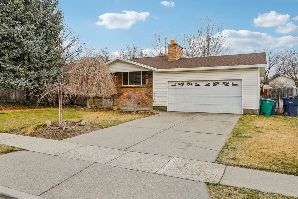 Photo of 10941 S MILL CANYON DR, Sandy, UT 84094 (MLS # 2141835)