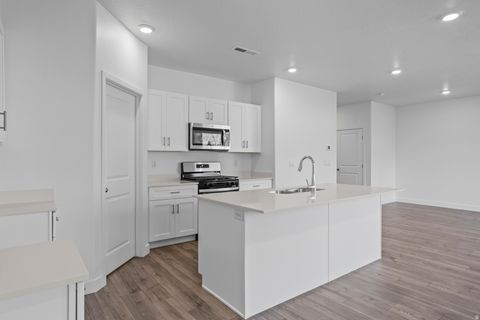 Tiny photo for 1487 S SINAWAVA DR #4144, Washington, UT 84780 (MLS # 2120665)