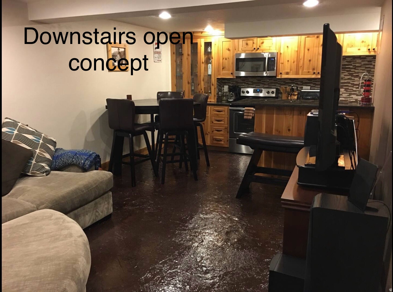 MAYWOOD HILLS - Residential