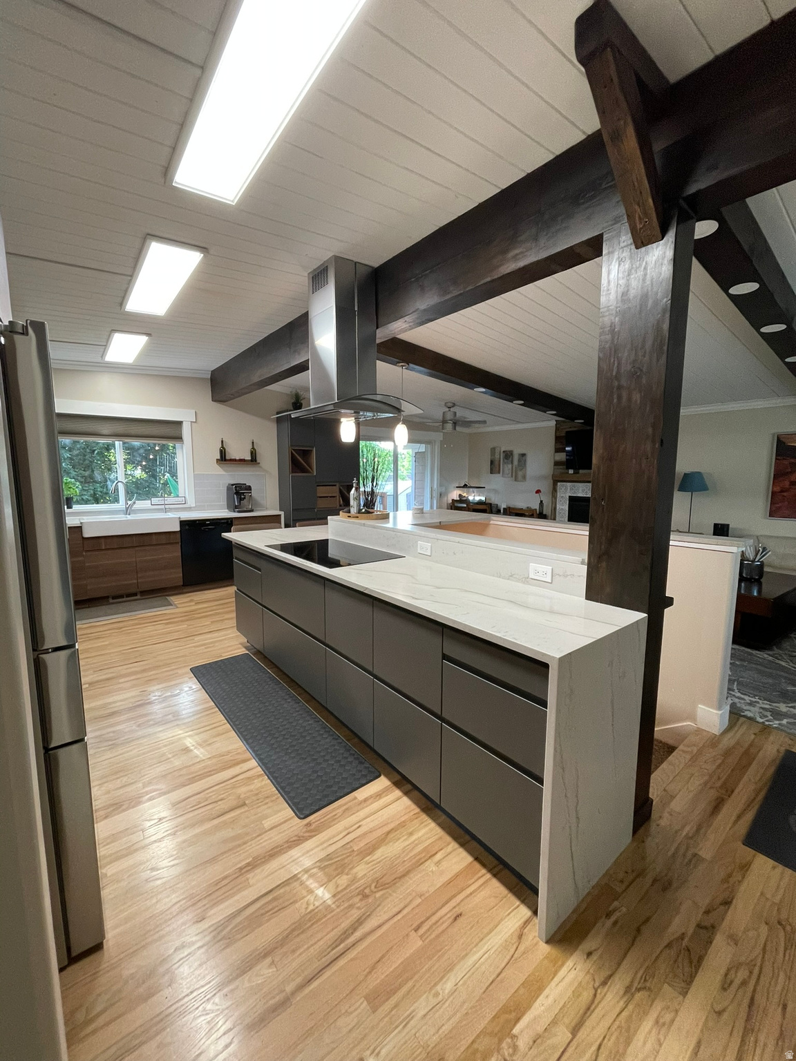 MAYWOOD HILLS - Residential