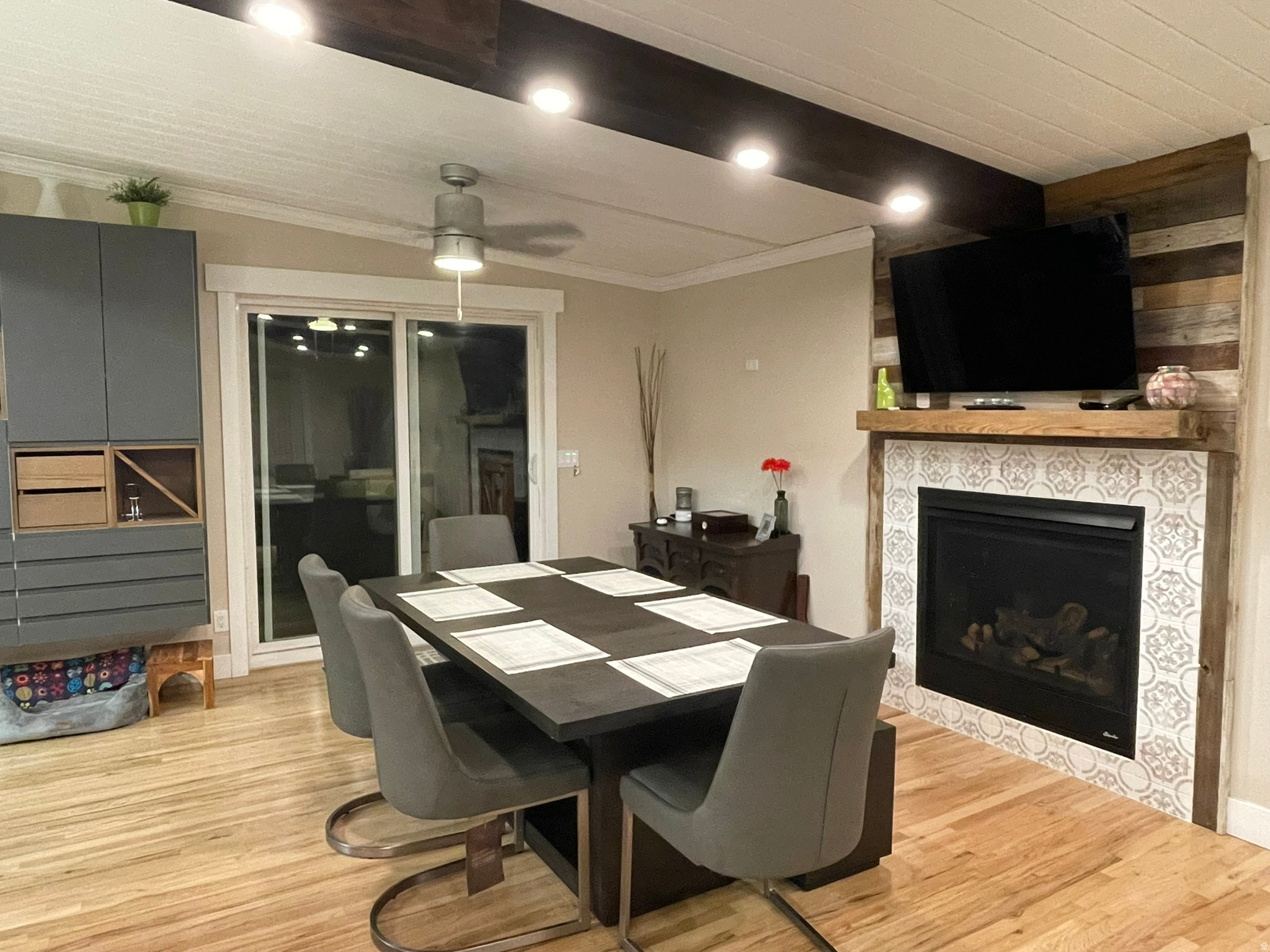 MAYWOOD HILLS - Residential