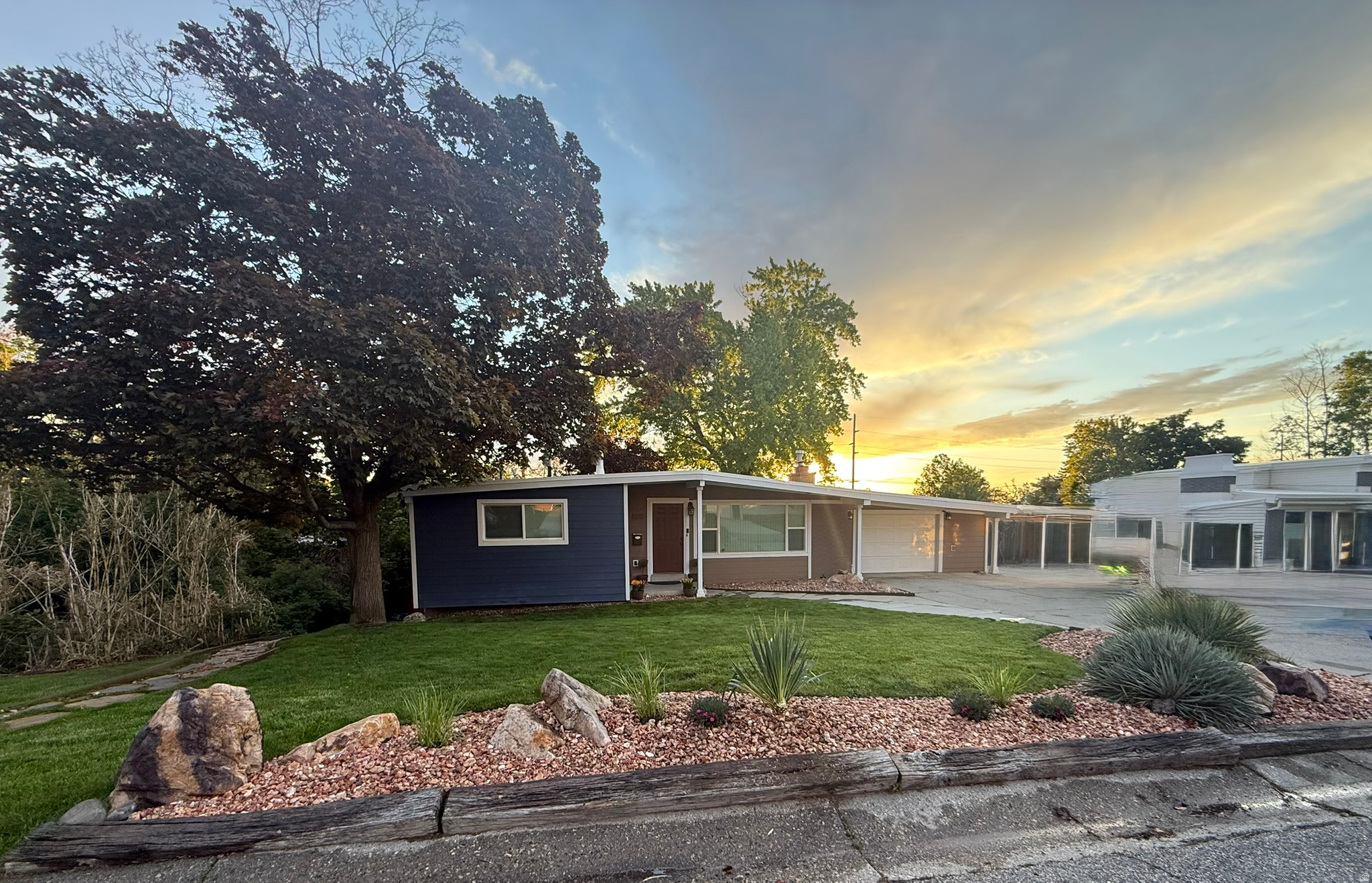 MAYWOOD HILLS - Residential