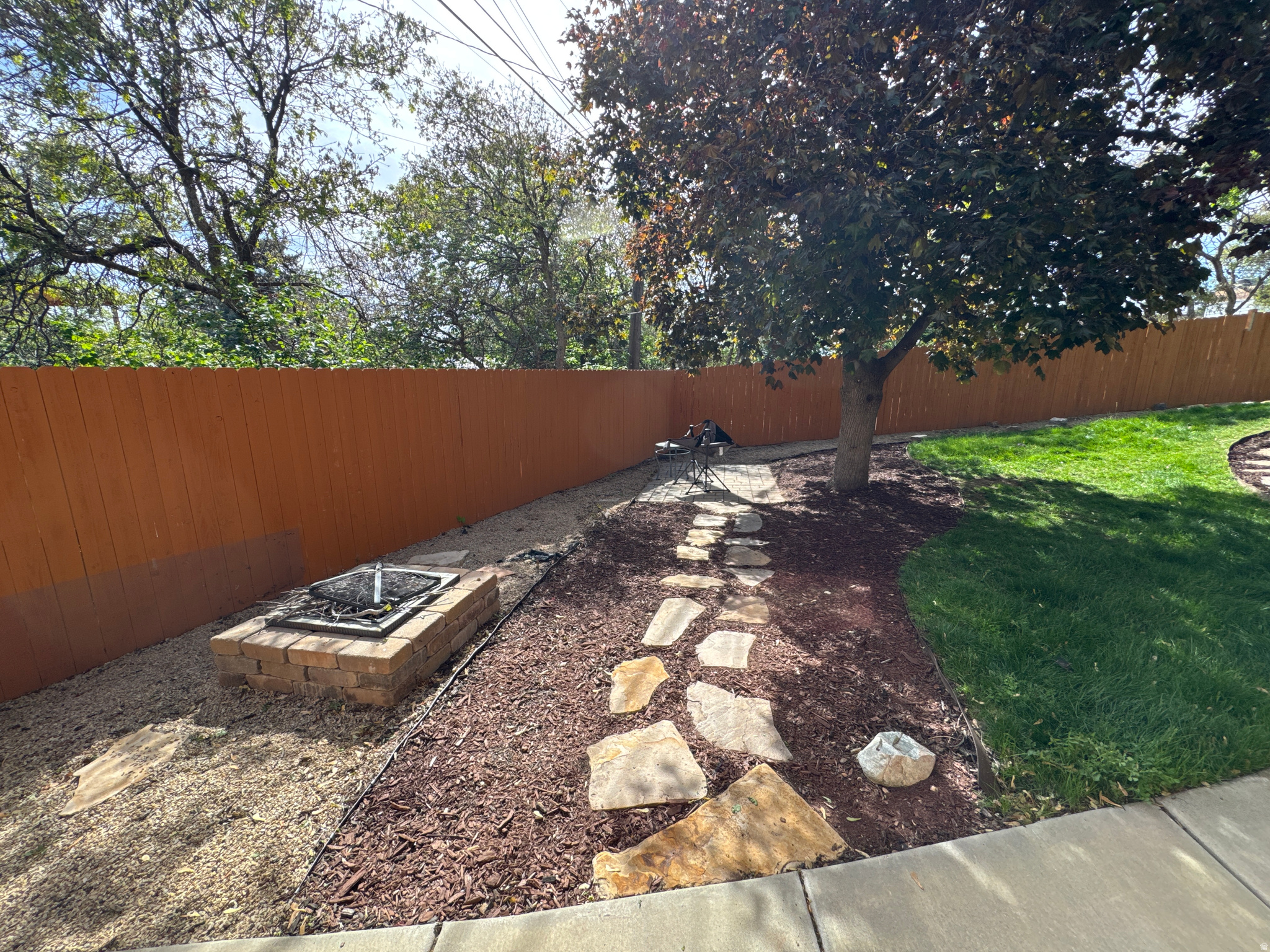 MAYWOOD HILLS - Residential