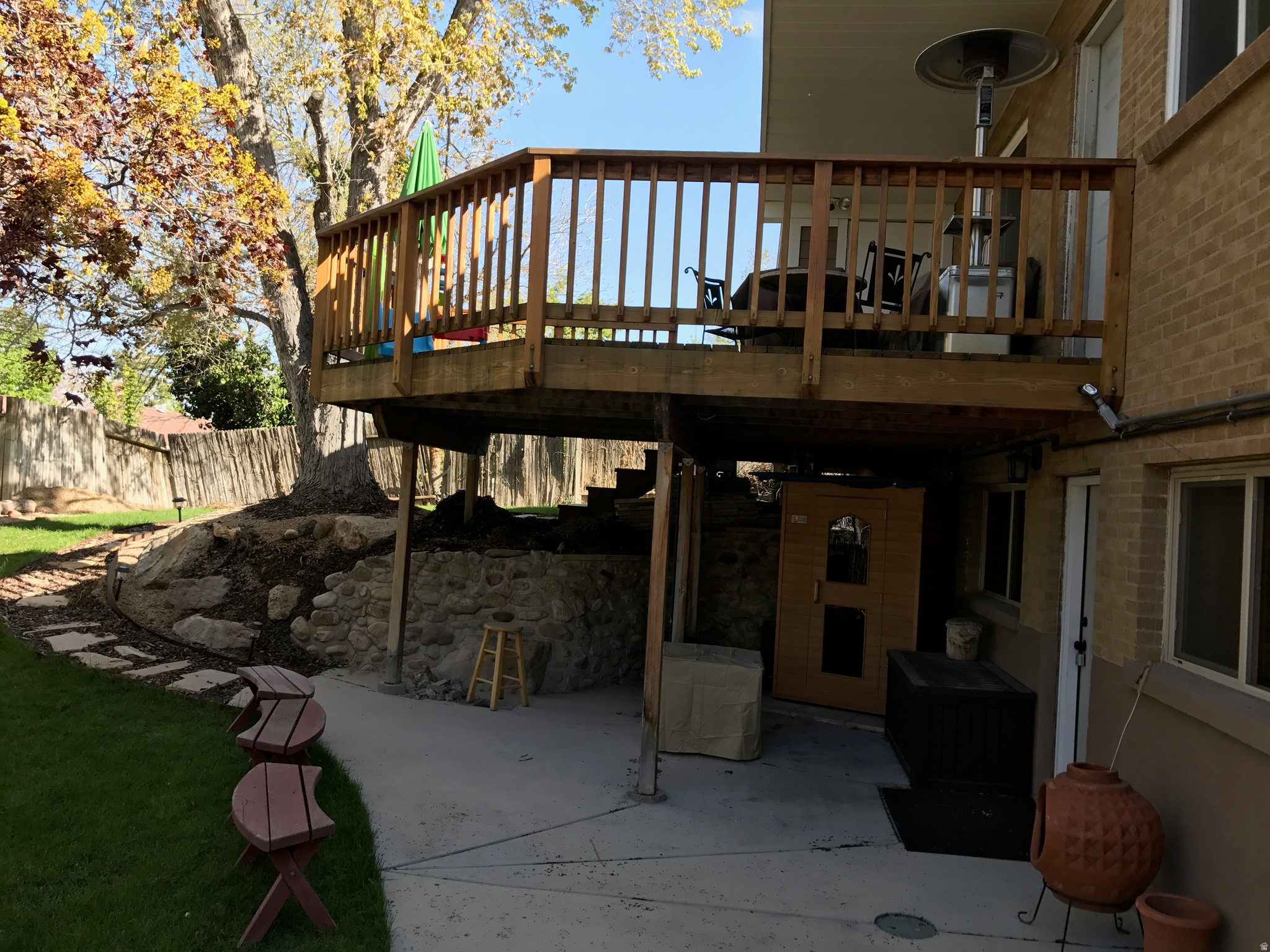 MAYWOOD HILLS - Residential