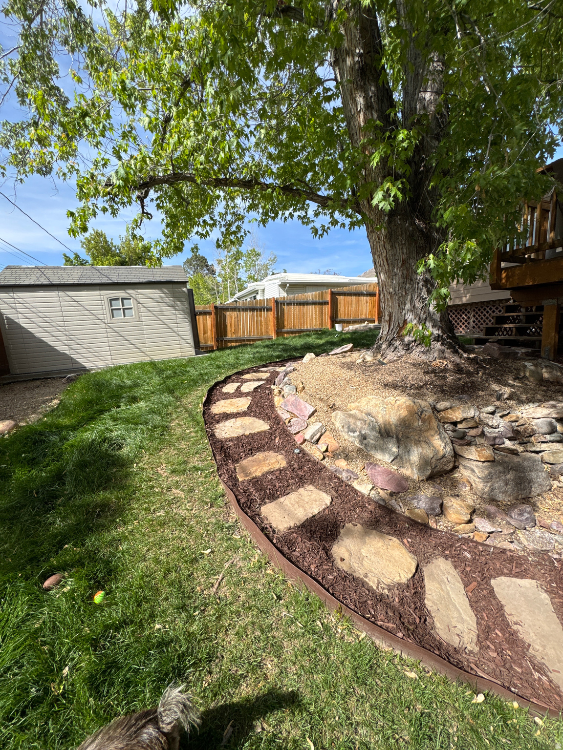 MAYWOOD HILLS - Residential