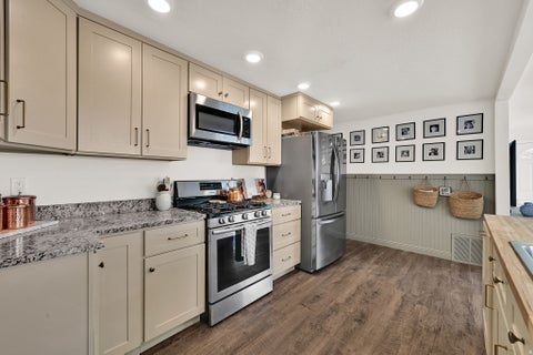 Tiny photo for 105 E COUNTRY CLUB DR S, South Ogden, UT 84405 (MLS # 2171161)