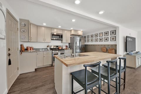 Tiny photo for 105 E COUNTRY CLUB DR S, South Ogden, UT 84405 (MLS # 2171161)