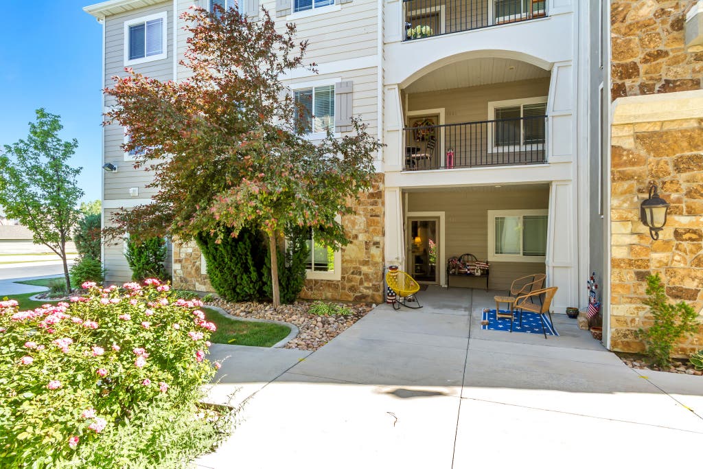 Photo of 1851 N CREST RD #BLDG N, Saratoga Springs, UT 84045 (MLS # 2165822)