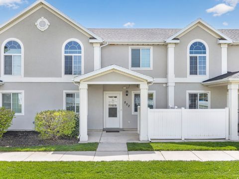 Photo of 802 W SUGAR MAPLE CT S, Payson, UT 84651 (MLS # 2152307)