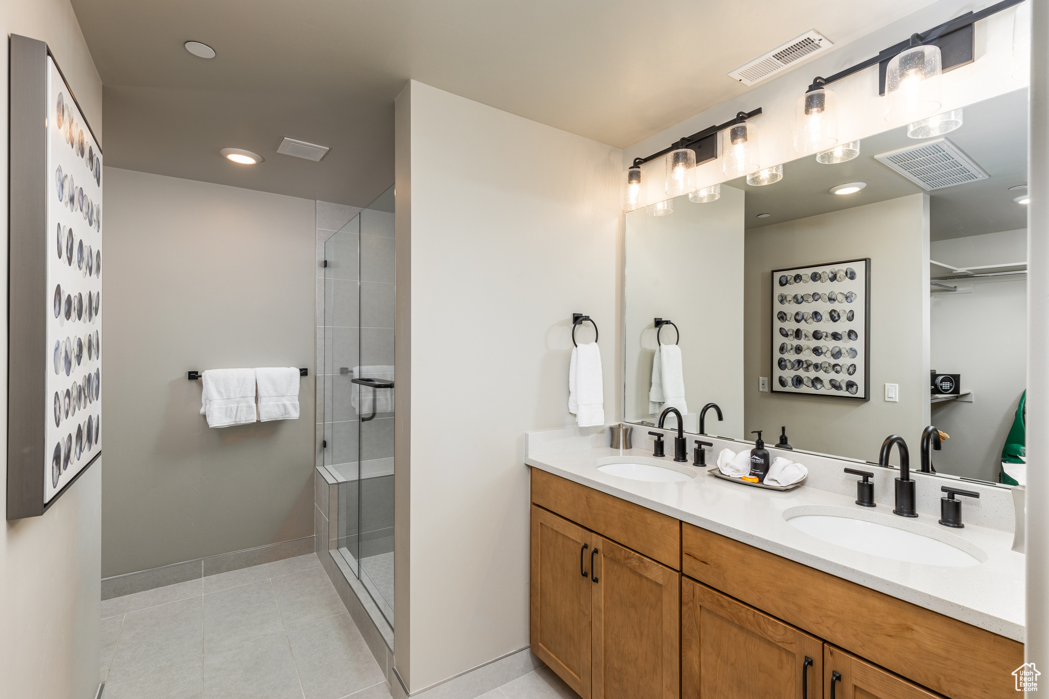 BLACK ROCK LUXURY CO - Residential