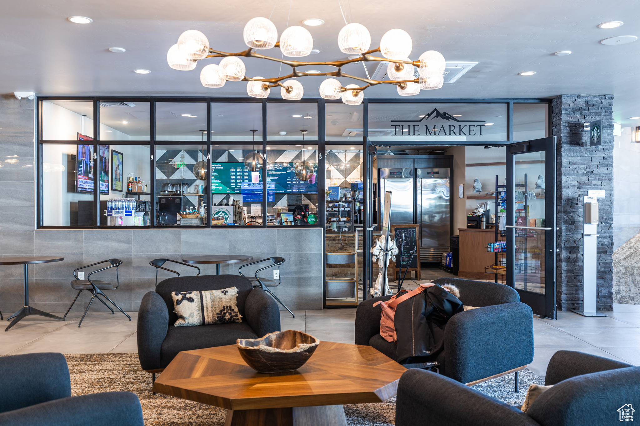 BLACK ROCK LUXURY CO - Residential