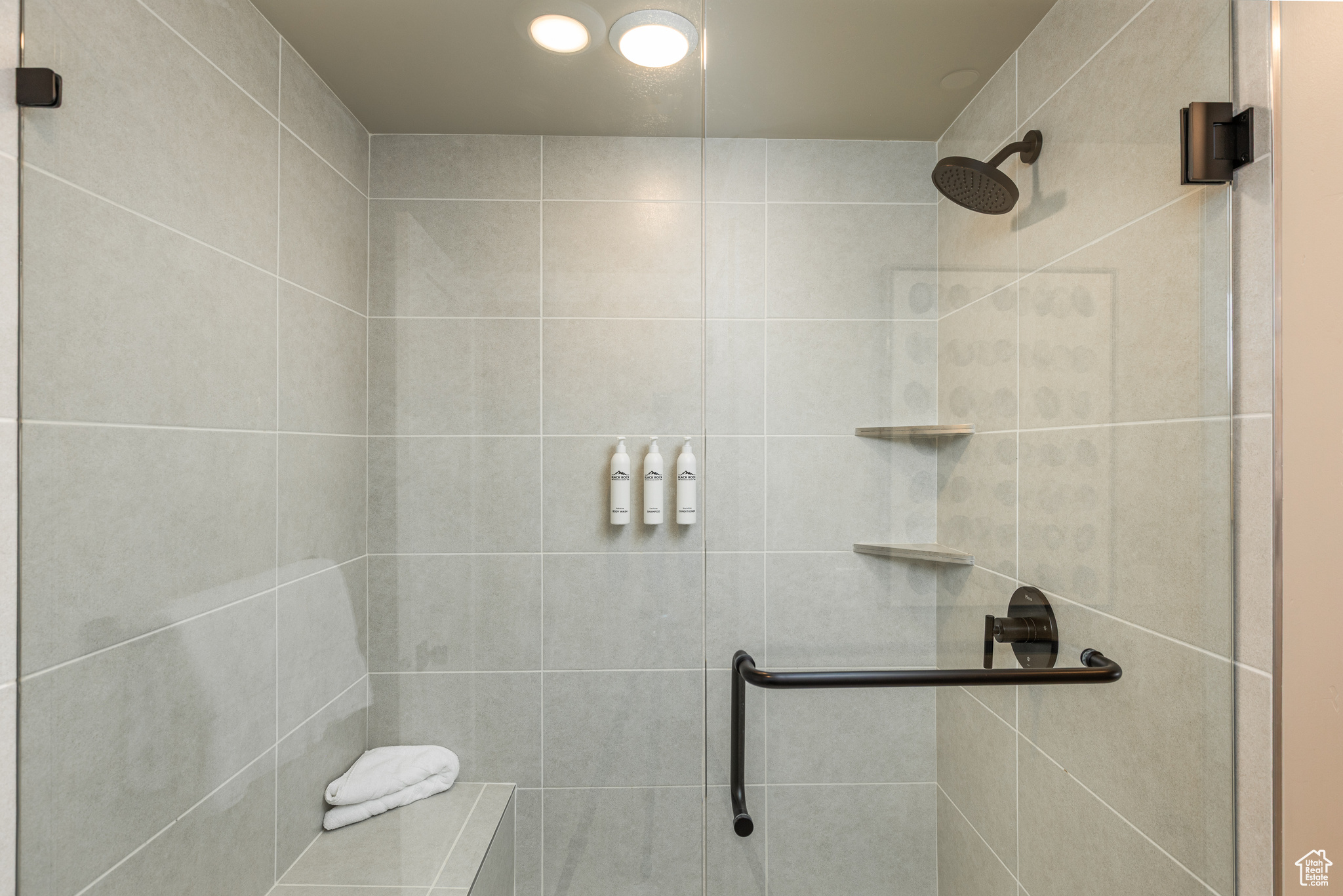 BLACK ROCK LUXURY CO - Residential