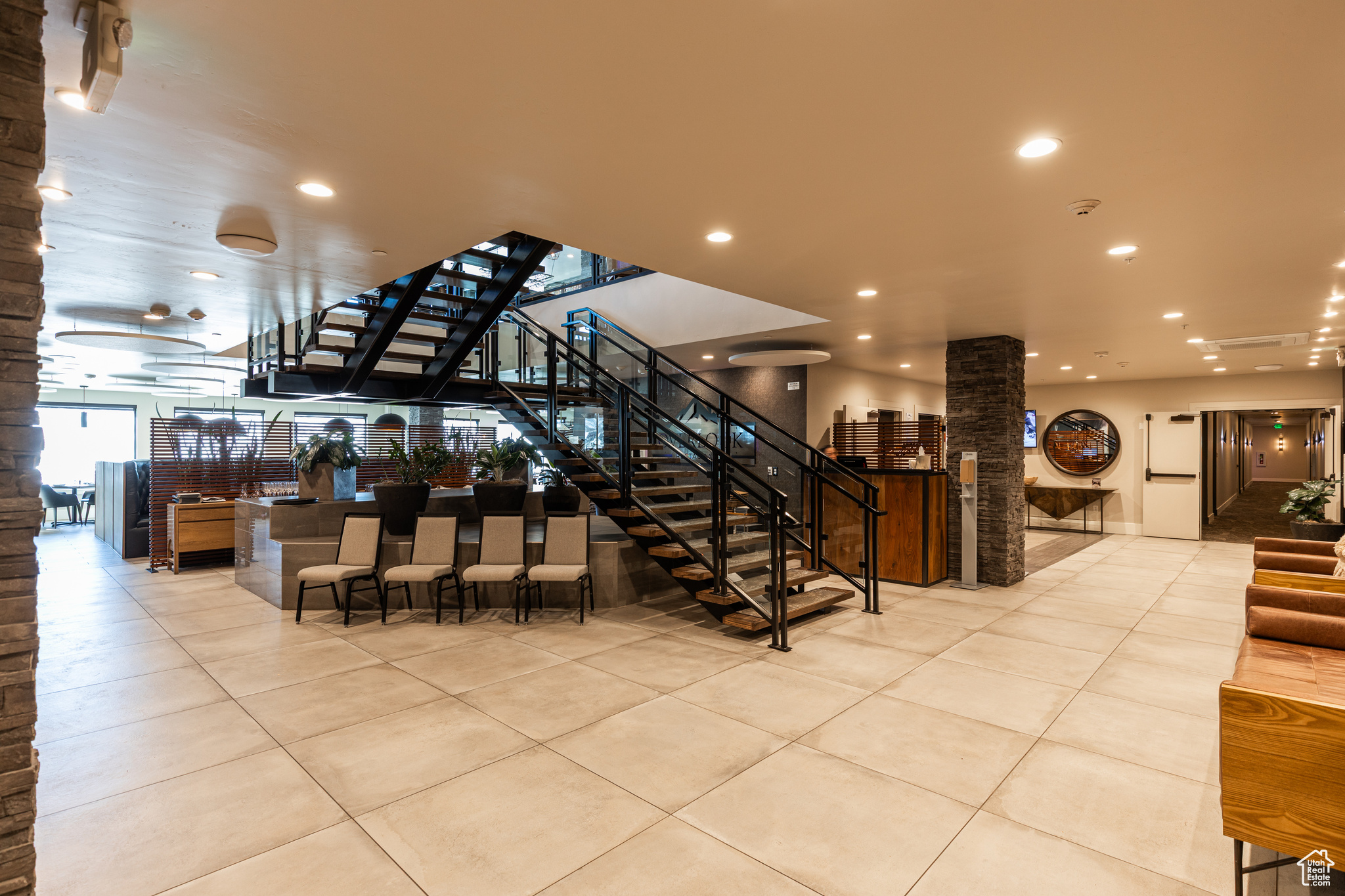 BLACK ROCK LUXURY CO - Residential
