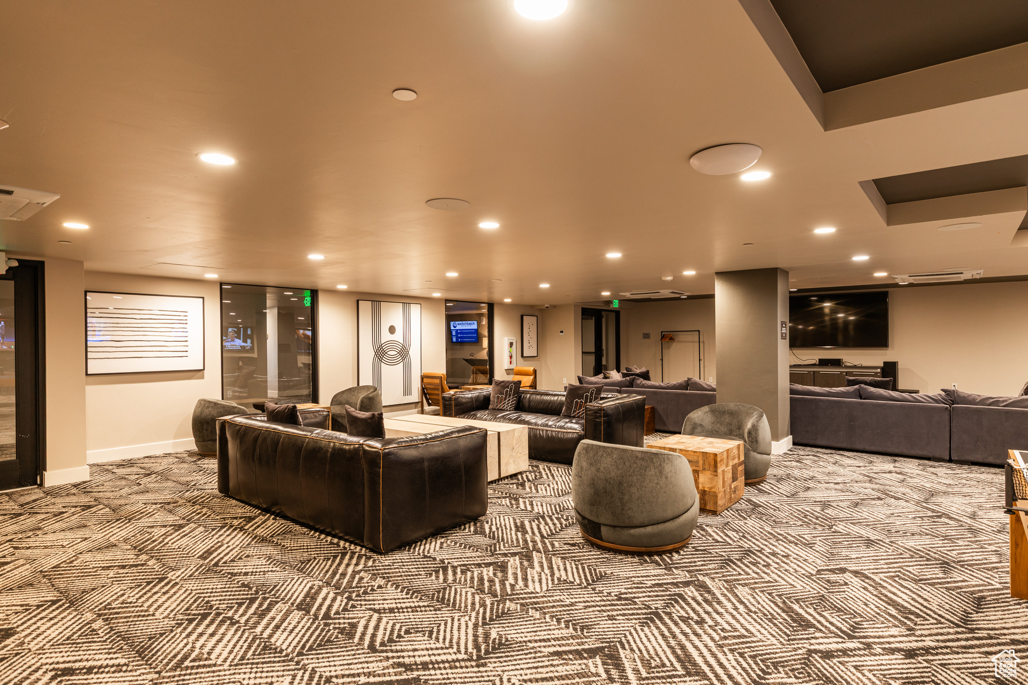 BLACK ROCK LUXURY CO - Residential
