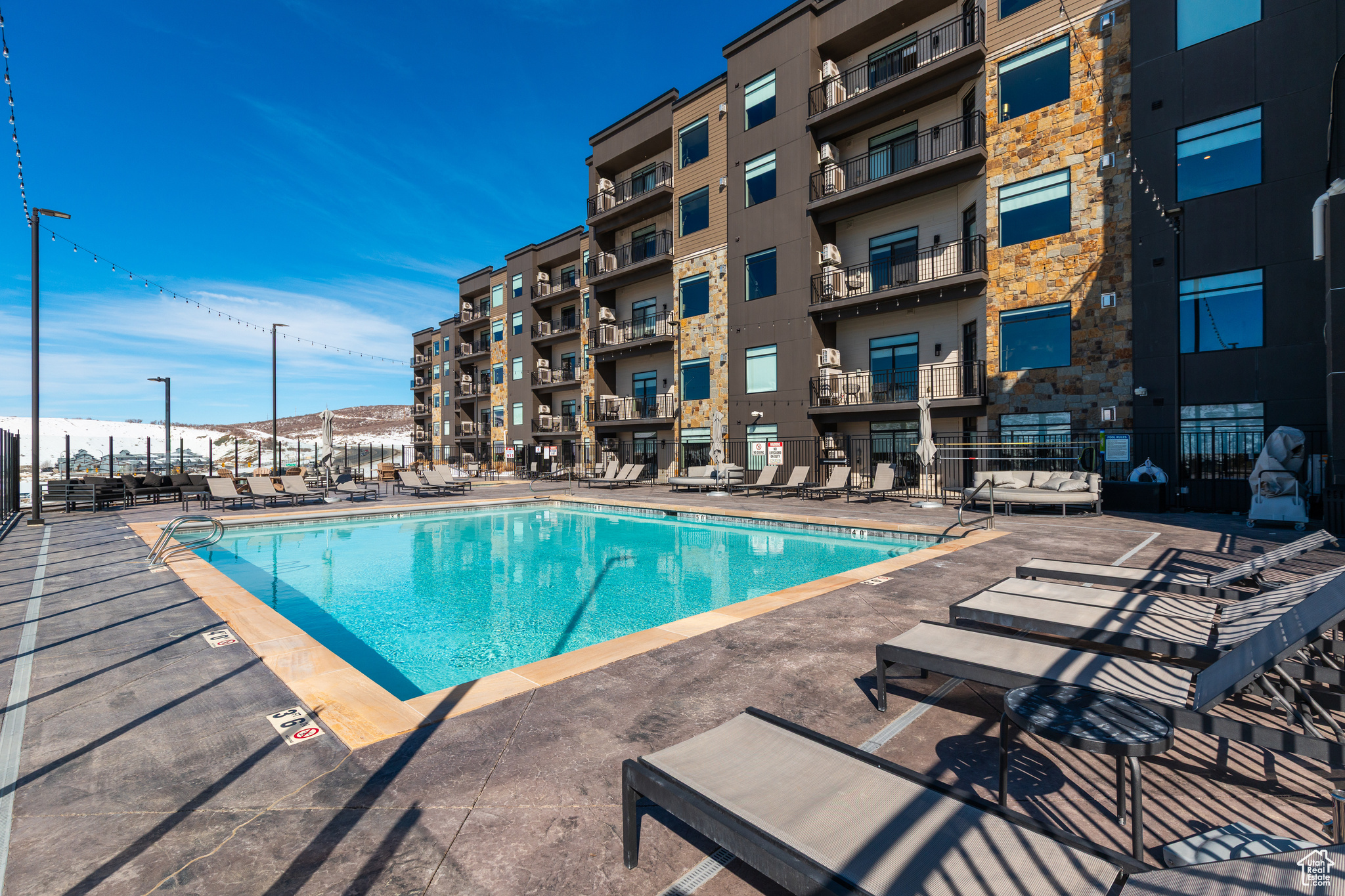 BLACK ROCK LUXURY CO - Residential