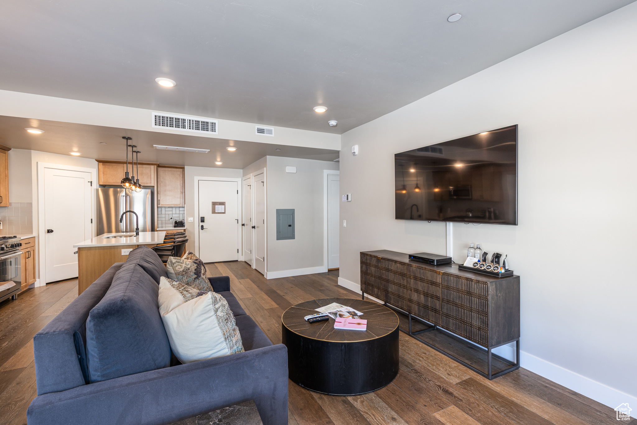 BLACK ROCK LUXURY CO - Residential