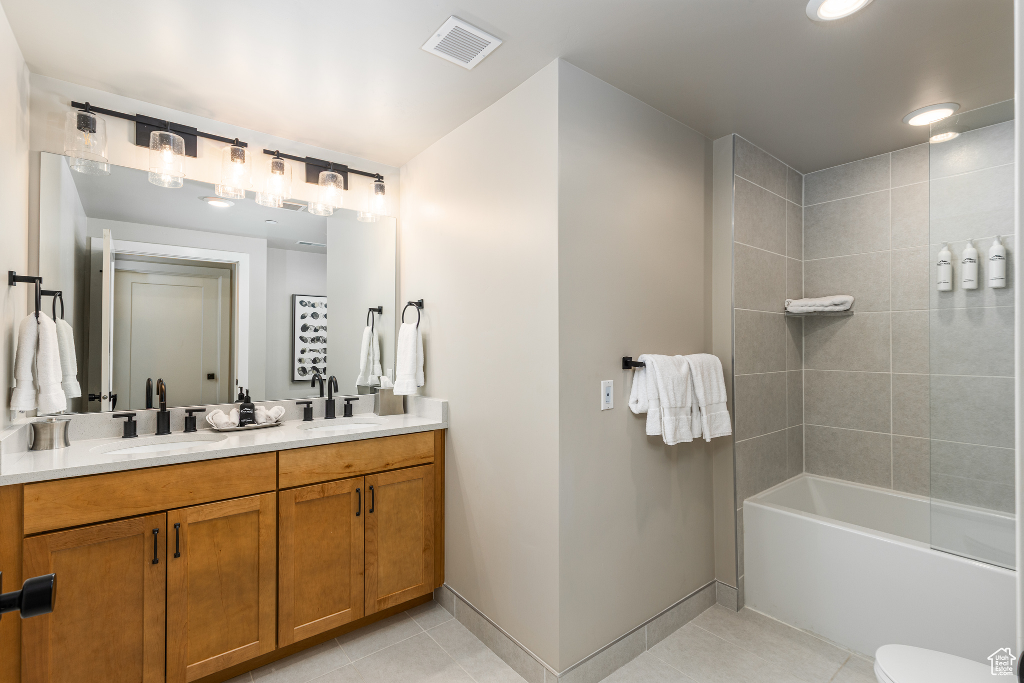 BLACK ROCK LUXURY CO - Residential