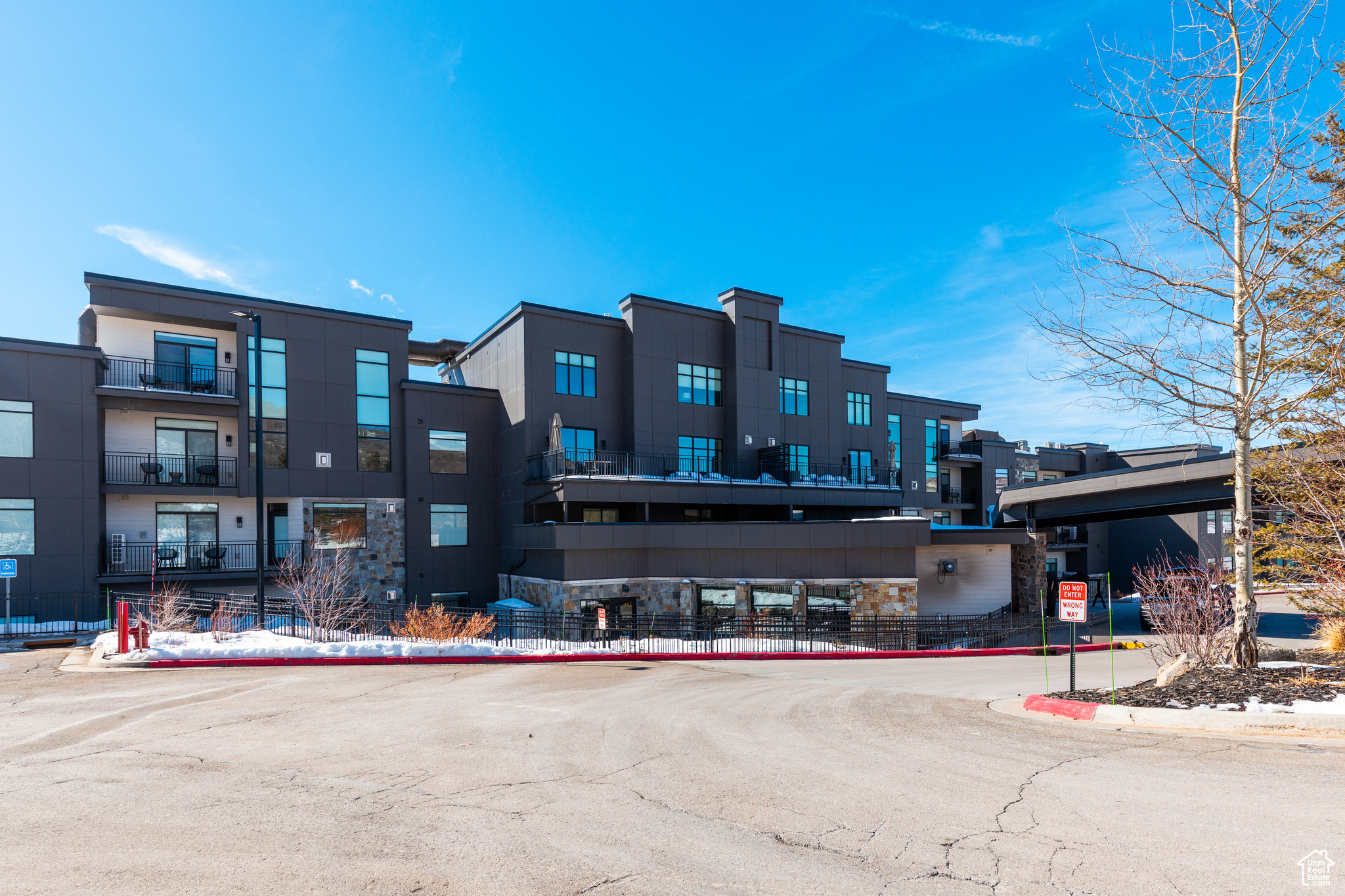 BLACK ROCK LUXURY CO - Residential