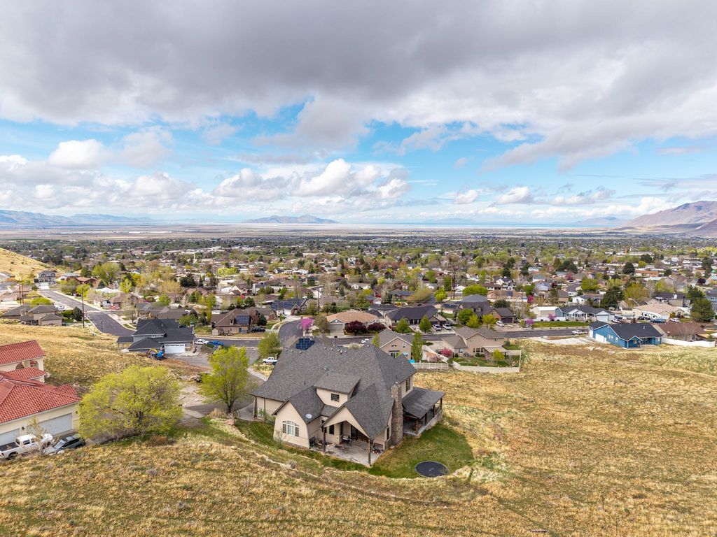 Photo of 414 MEADOWS DR, Tooele, UT 84074 (MLS # 2148207)