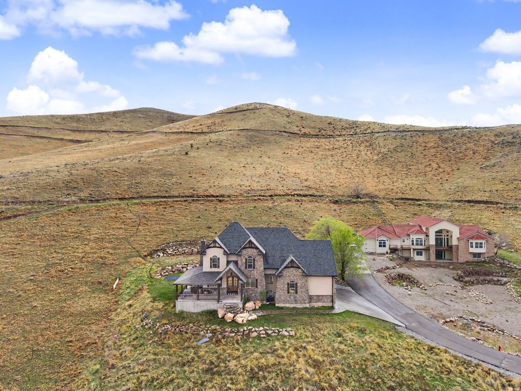 Photo of 414 MEADOWS DR, Tooele, UT 84074 (MLS # 2148207)