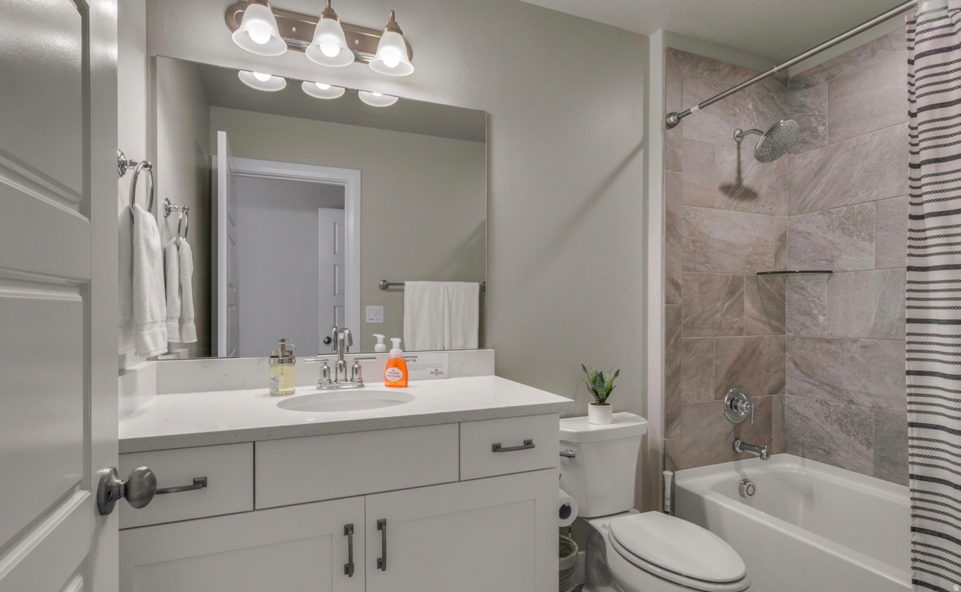 ESCONDIDO - Residential