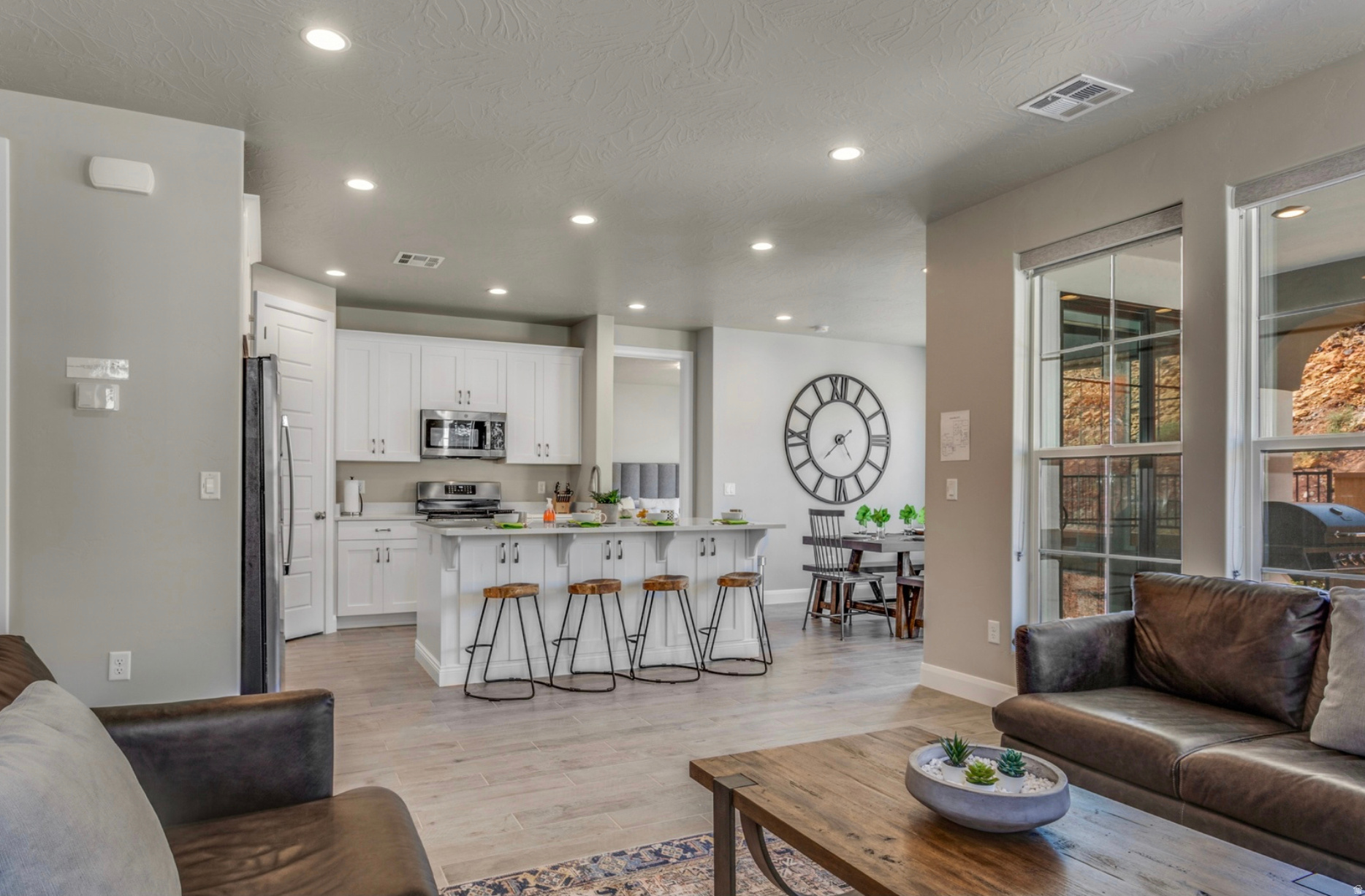 ESCONDIDO - Residential