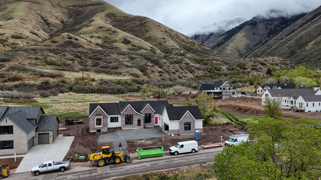 Photo of 702 N 2000 E #305, Mapleton, UT 84664 (MLS # 2147898)