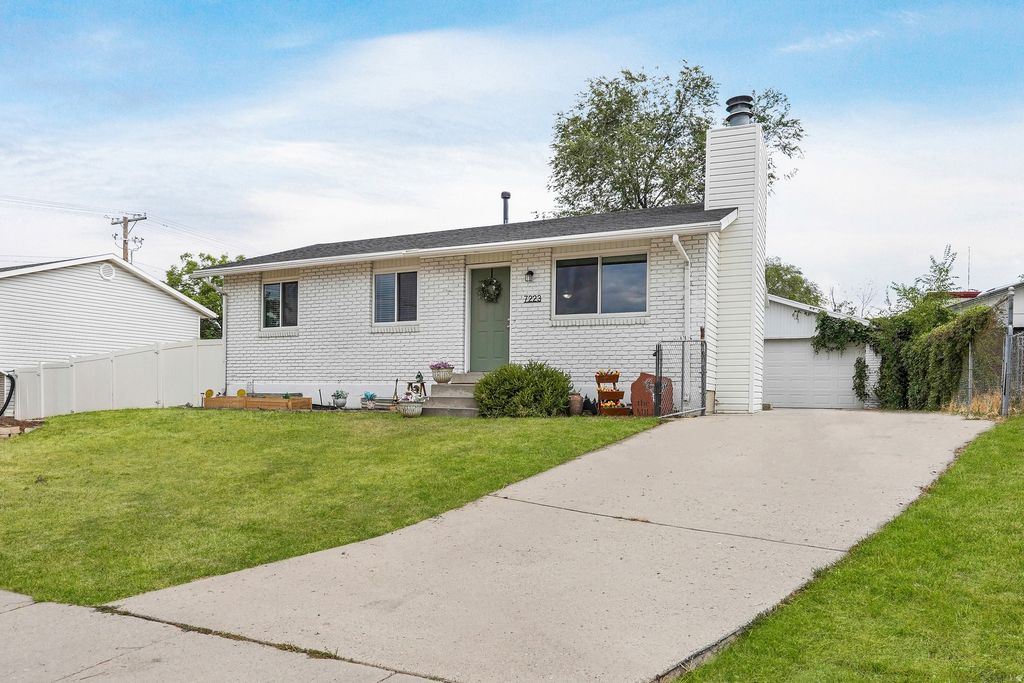 Photo of 7223 W GARDENIA AVE S, Magna, UT 84044 (MLS # 2127834)