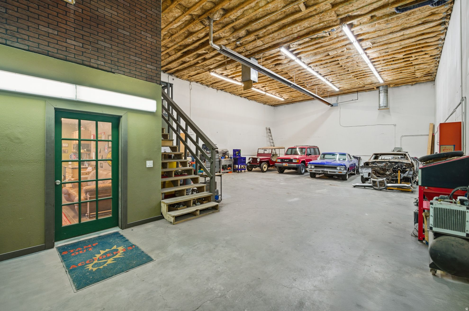 THOMAS INDUSTRIAL PARK CONDOMINIUMS - Commercial Sale