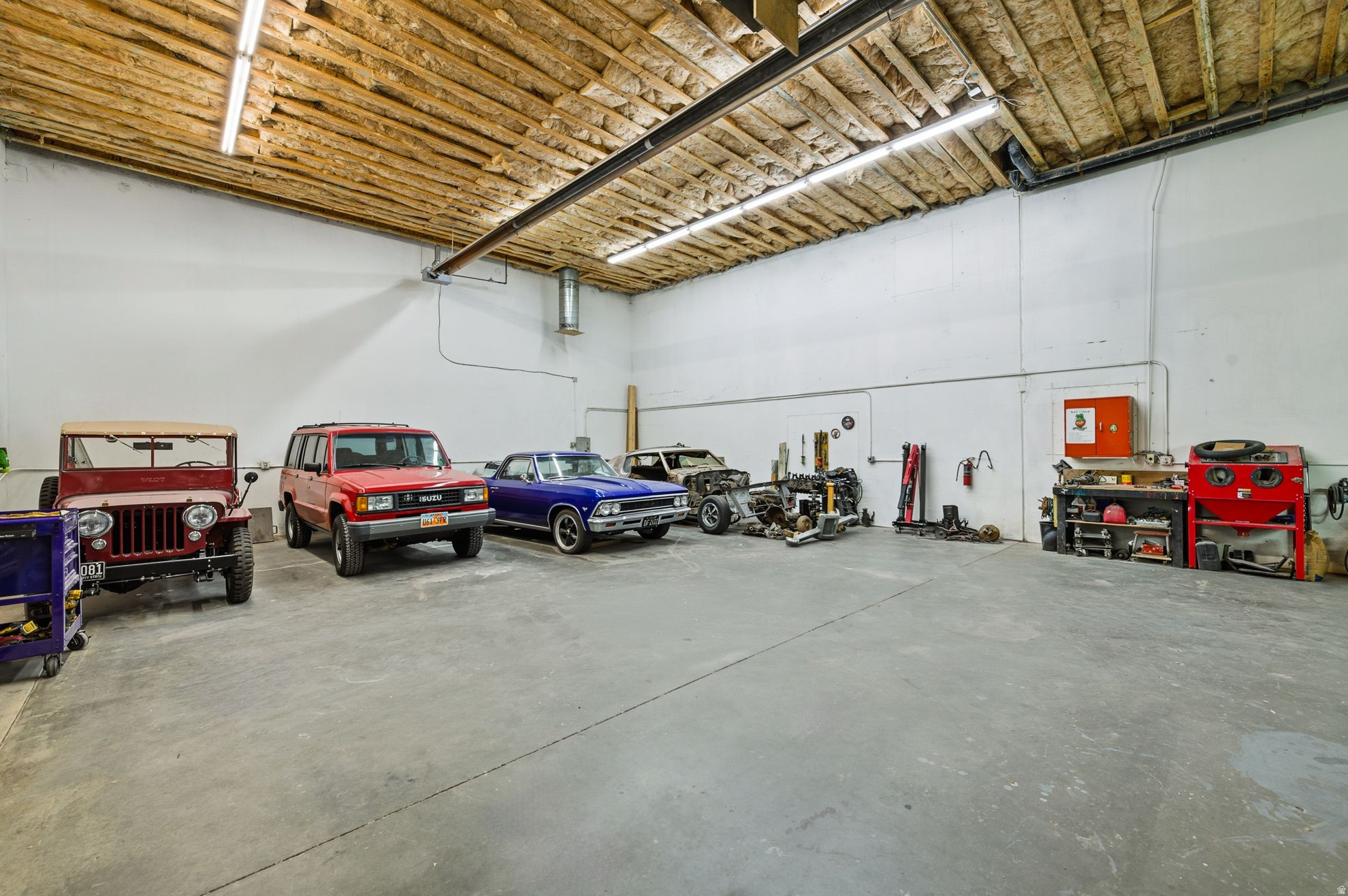 THOMAS INDUSTRIAL PARK CONDOMINIUMS - Commercial Sale