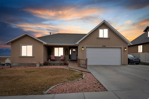 Photo of 2394 S PALOMINO DR, Saratoga Springs, UT 84045 (MLS # 2139622)