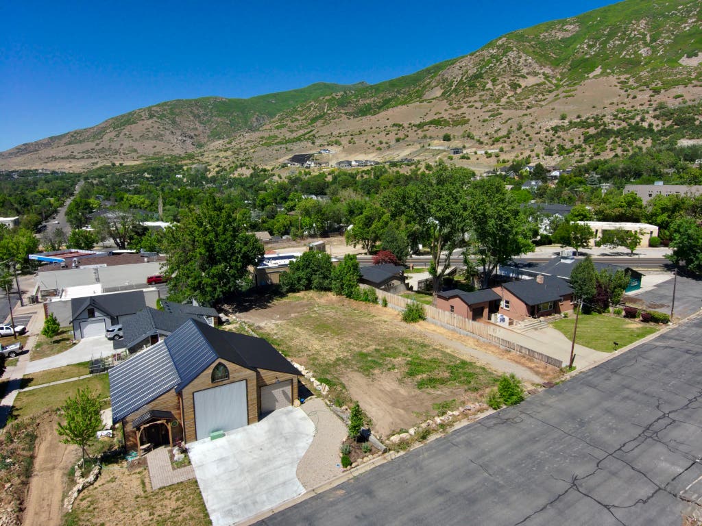 Photo of 129 E 100 S, Farmington, UT 84025 (MLS # 2181691)
