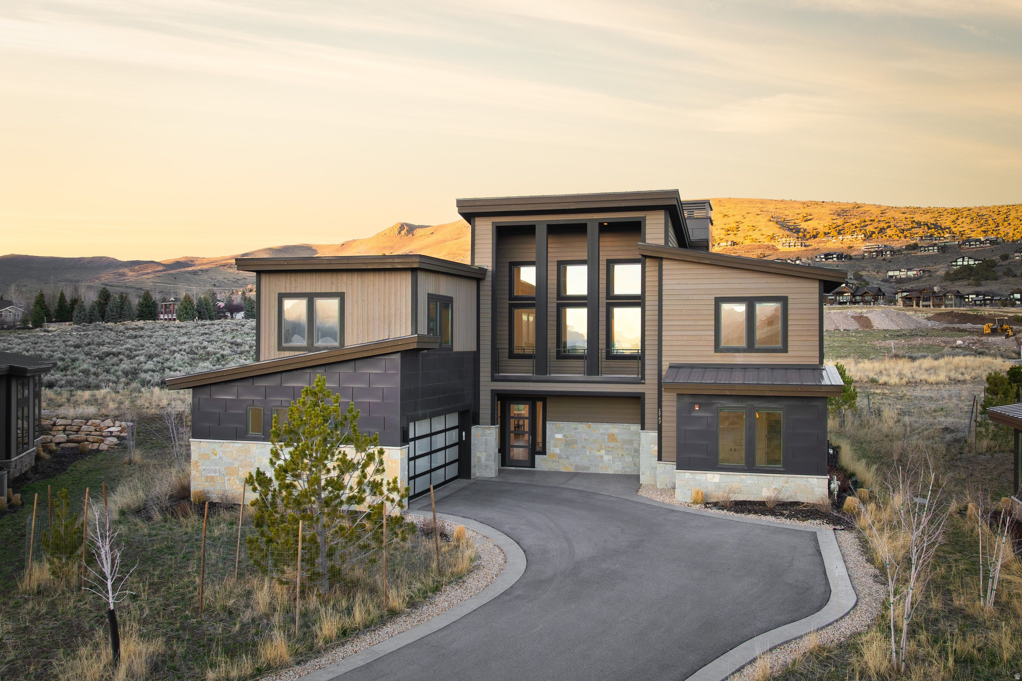 RED LEDGES - Residential