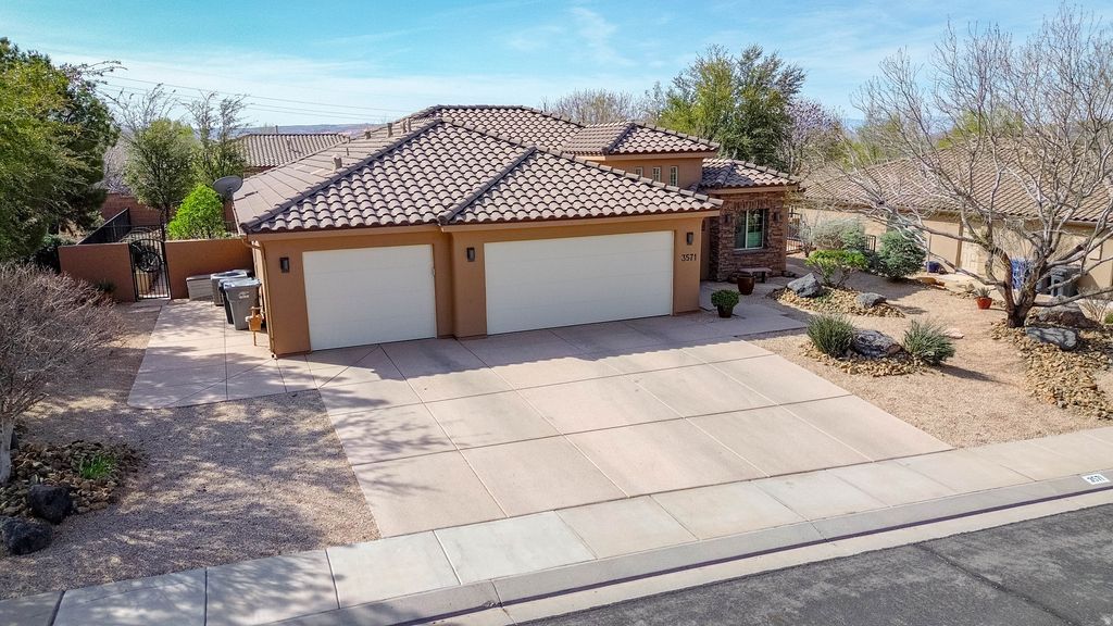 Photo of 3571 W 250 N, Hurricane, UT 84737 (MLS # 2143923)