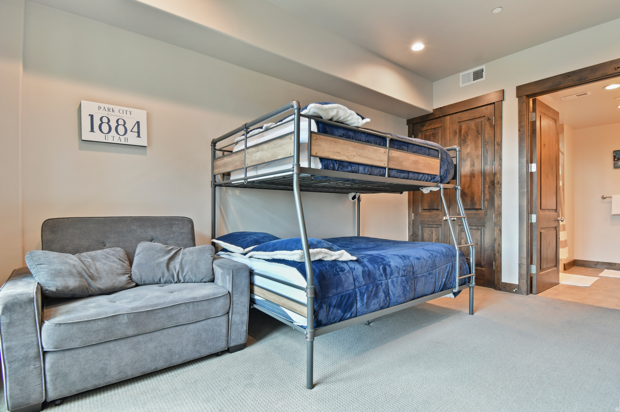 THE LOFTS AT BLACKSTONE CONDOMINIUM - Residential