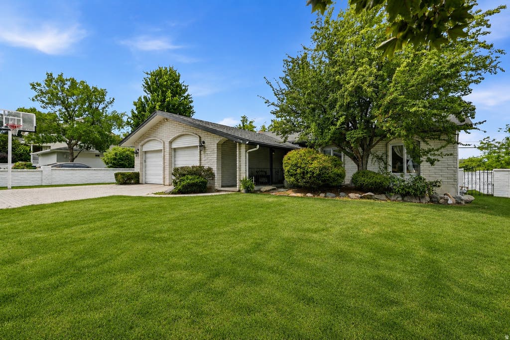 Photo of 7116 S PONDEROSA DR, Cottonwood Heights, UT 84121 (MLS # 2180932)