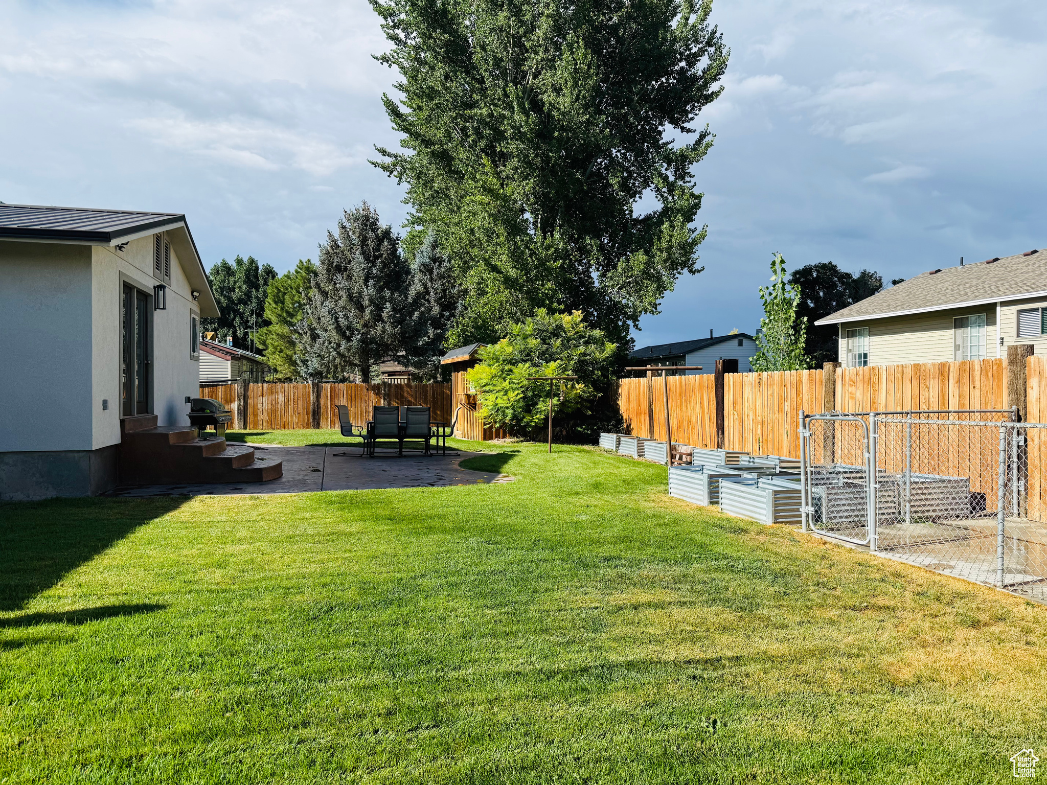 VILLAGE GREEN - Residential