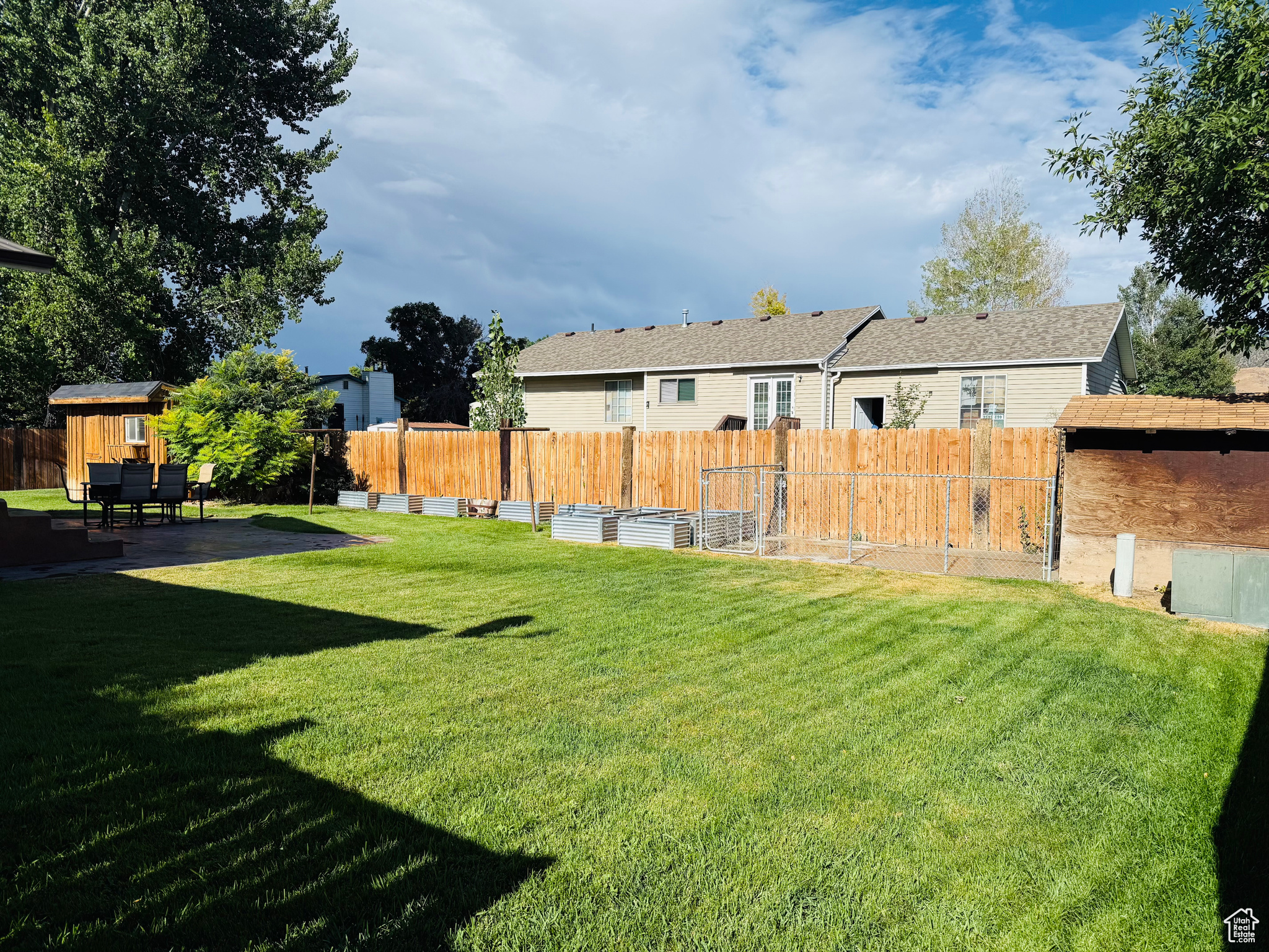 VILLAGE GREEN - Residential