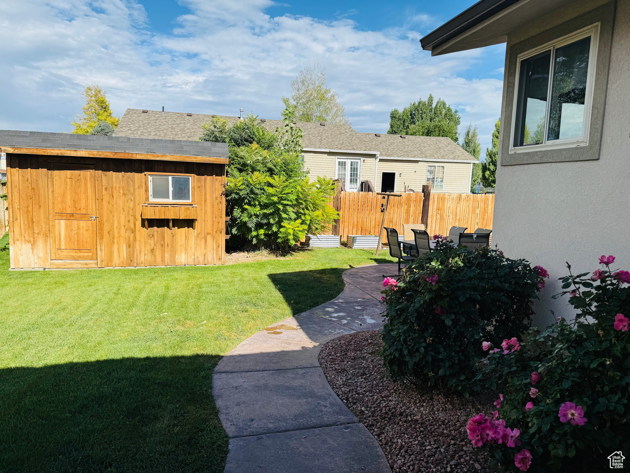 VILLAGE GREEN - Residential