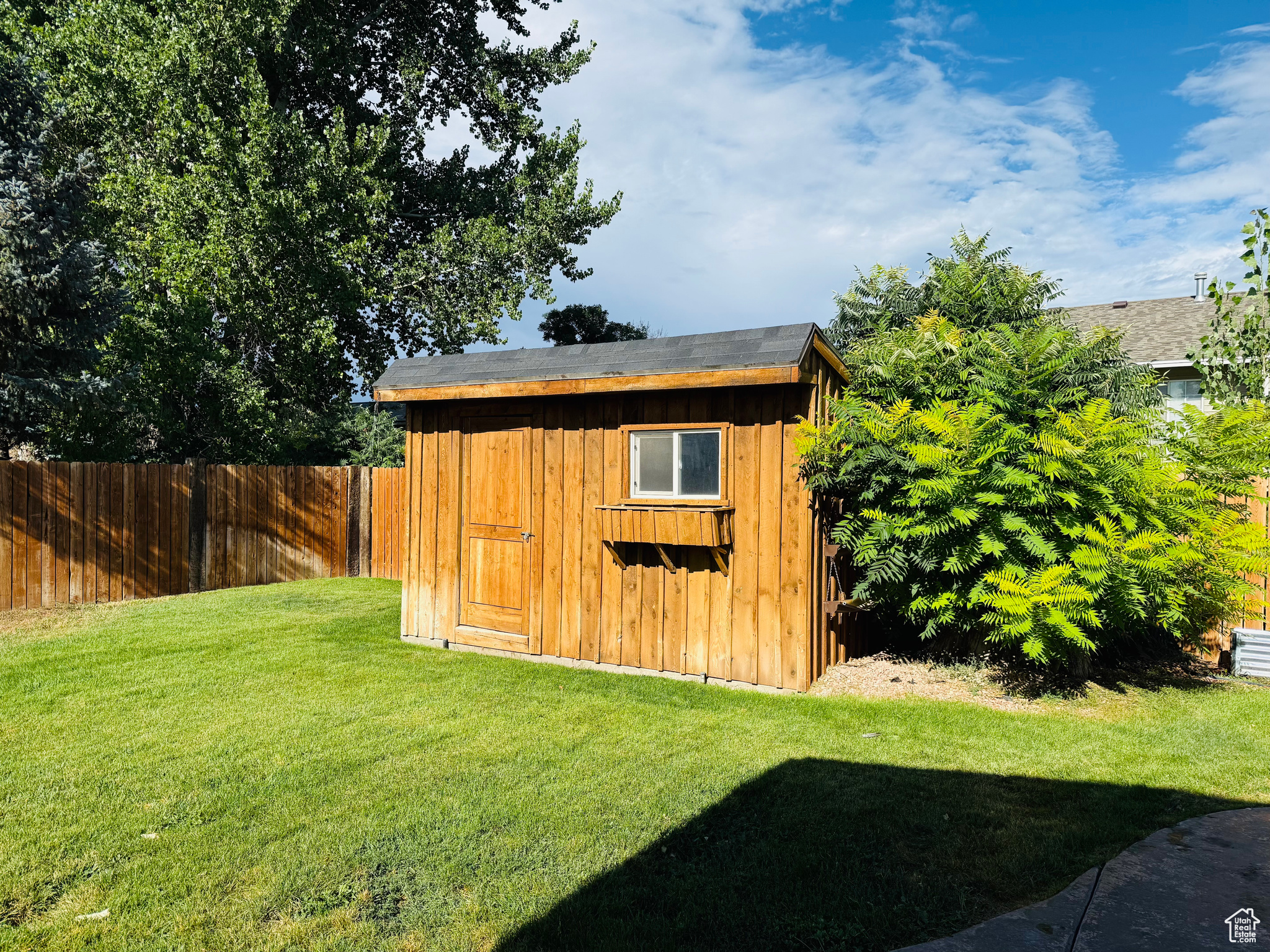 VILLAGE GREEN - Residential