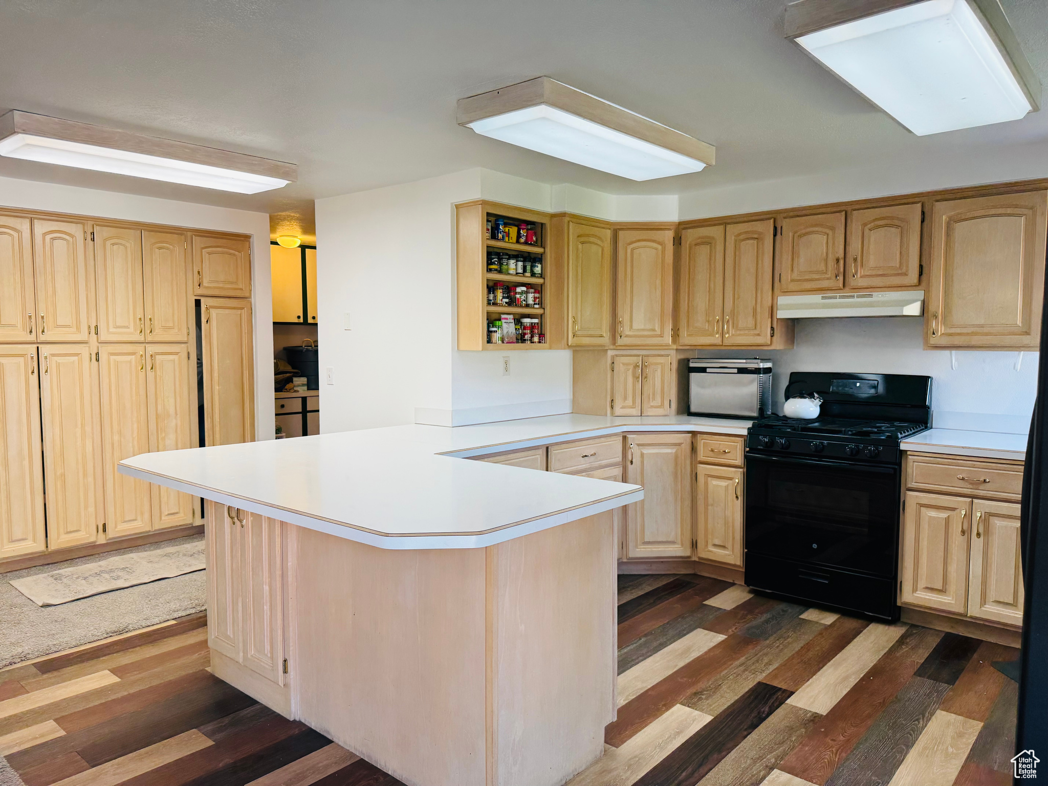 VILLAGE GREEN - Residential