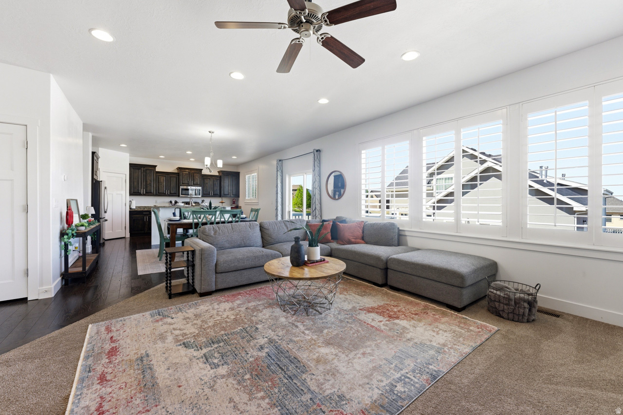 THE BENCHES - Residential