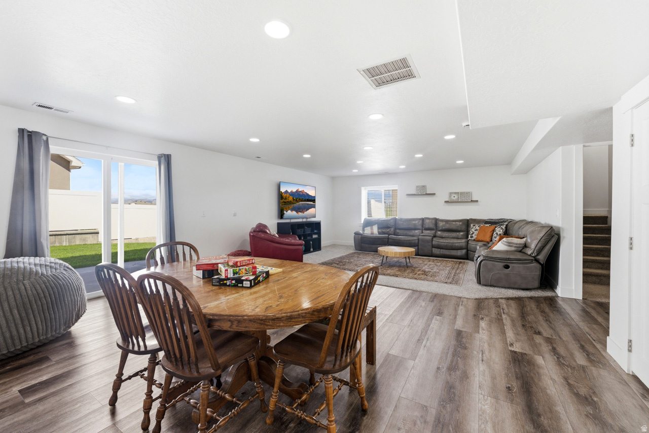 THE BENCHES - Residential